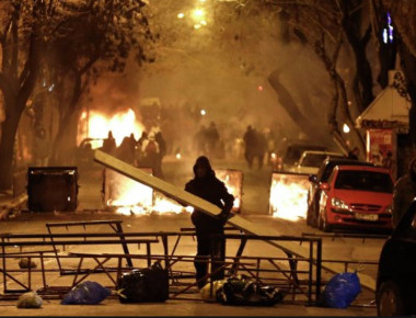 Εξάρχεια: Επίθεση με μολότοφ τα ξημερώματα